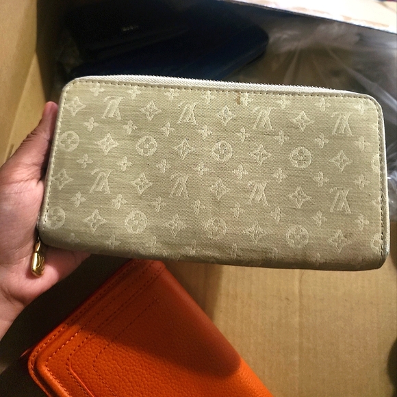 Louis Vuitton Idylle Mini Lin Zippy Zip Around Wallet - Picture 3 of 7